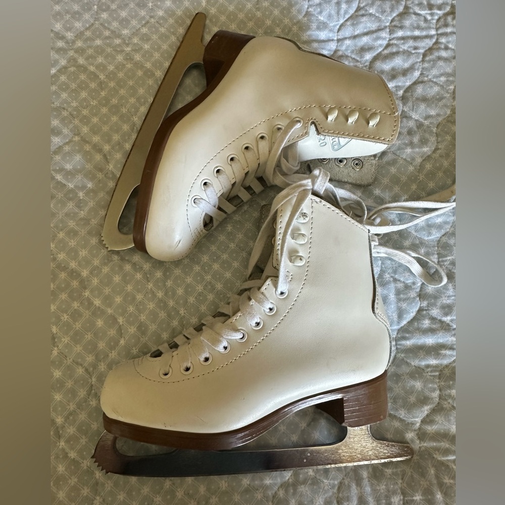 Glacier 520 girls white ice skates, never worn, dinged on toe top due to storing